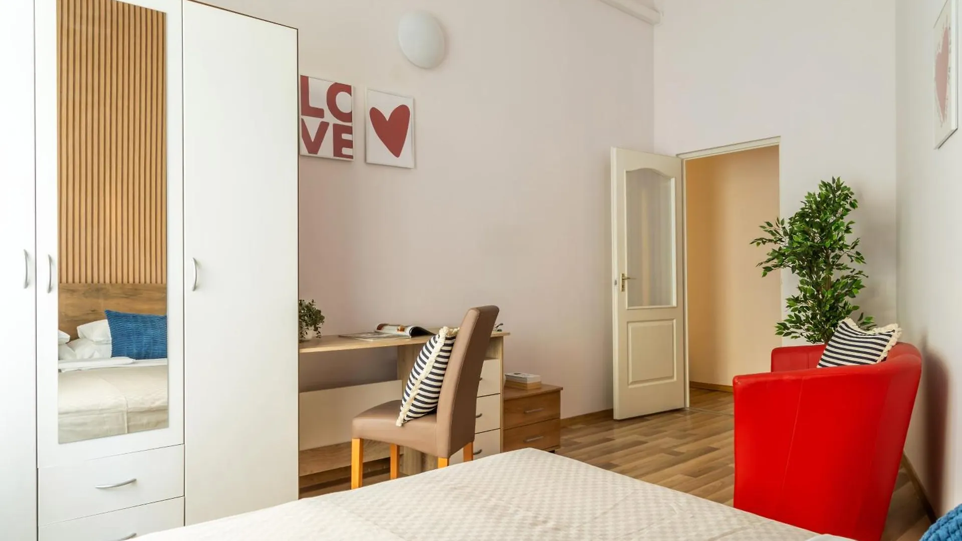 Urban Lights Apartment In Downtown Budapest