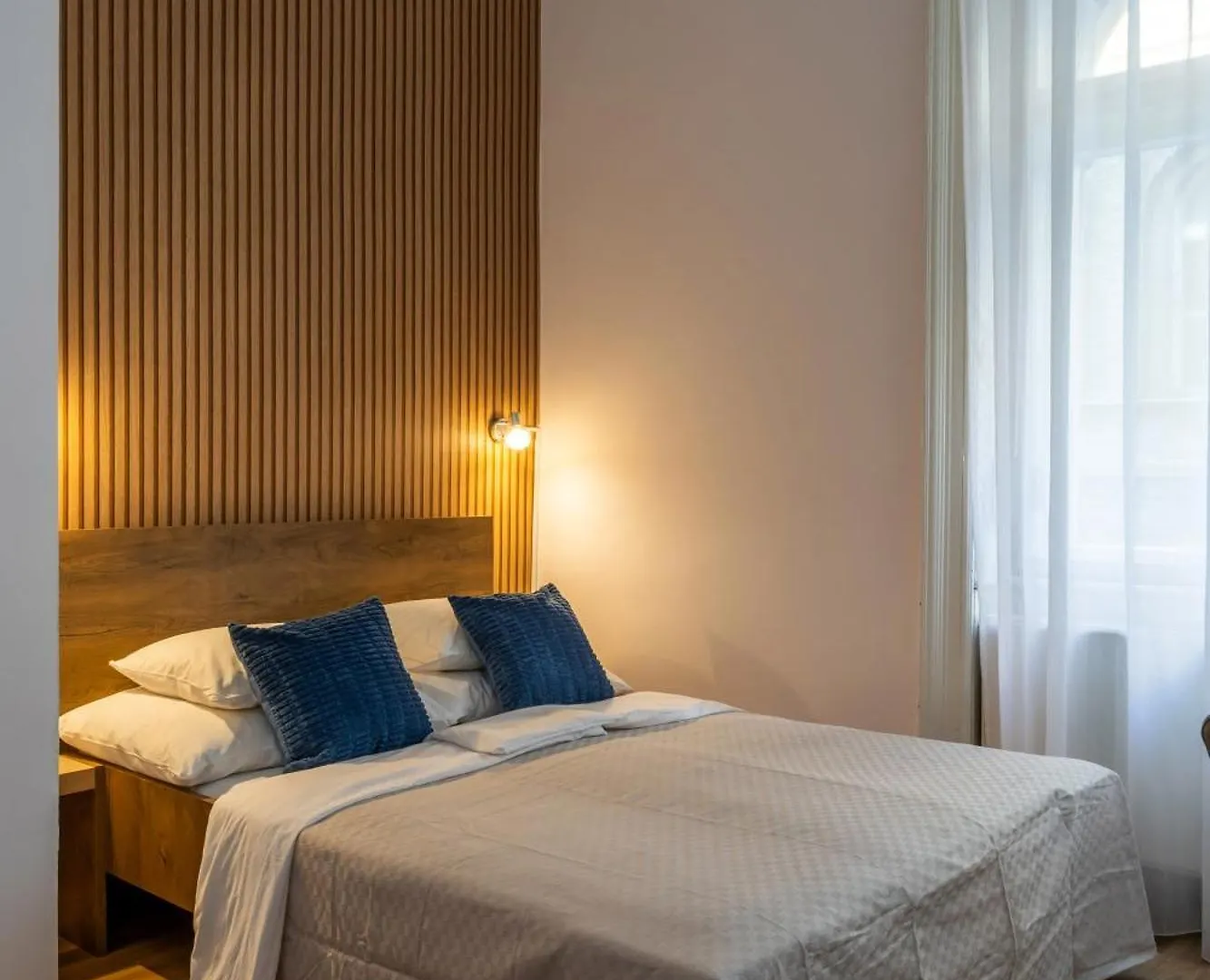 Urban Lights Apartment In Downtown Budapest